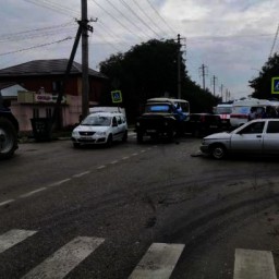 В Азове водитель иномарки пострадал в массовом ДТП с грузовиком