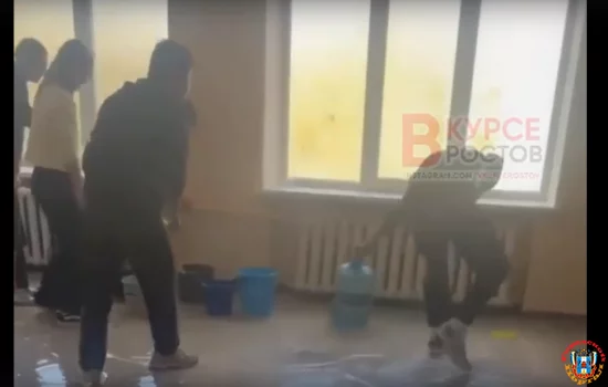 В гимназии №46 прорвало трубу