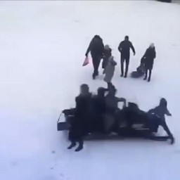 Прокуратура ищет водителя снегохода, который сбил ребенка в Свияжске. Видео