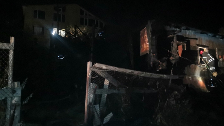 На Камчатке пять человек погибли в горящем доме