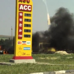 В Ростовской области на заправке сгорела легковушка