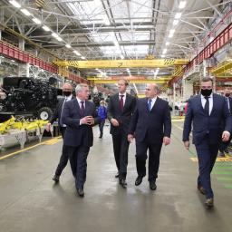 Михаил Мишустин протестировал комбайн на заводе «Ростсельмаш»