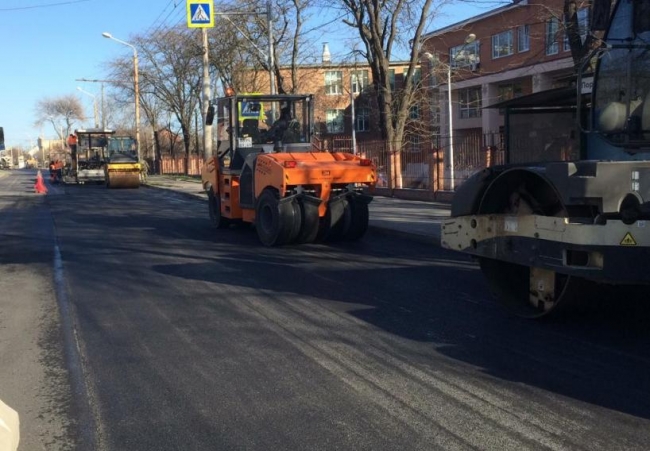 В Ростове начали ремонтировать сразу три дороги