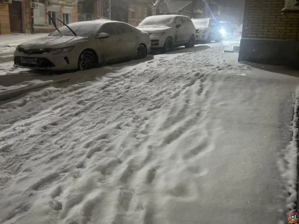 Снежный коллапс на Дону: Ростов экстренно увеличил группировку спецтехники для борьбы с последствиями мощного снегопада