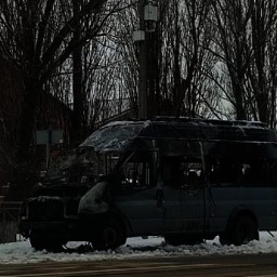 В Ростовской области на ходу вспыхнул микроавтобус