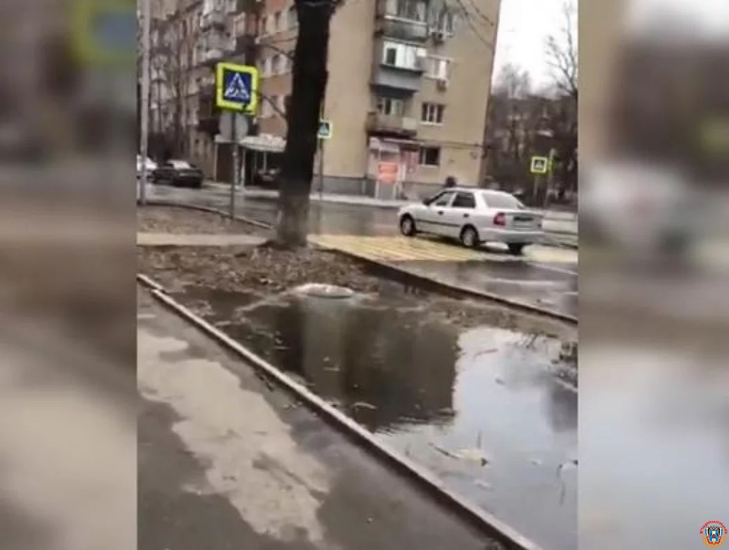 Из-за промывки сети затопило улицу Батуринскую в Ростове