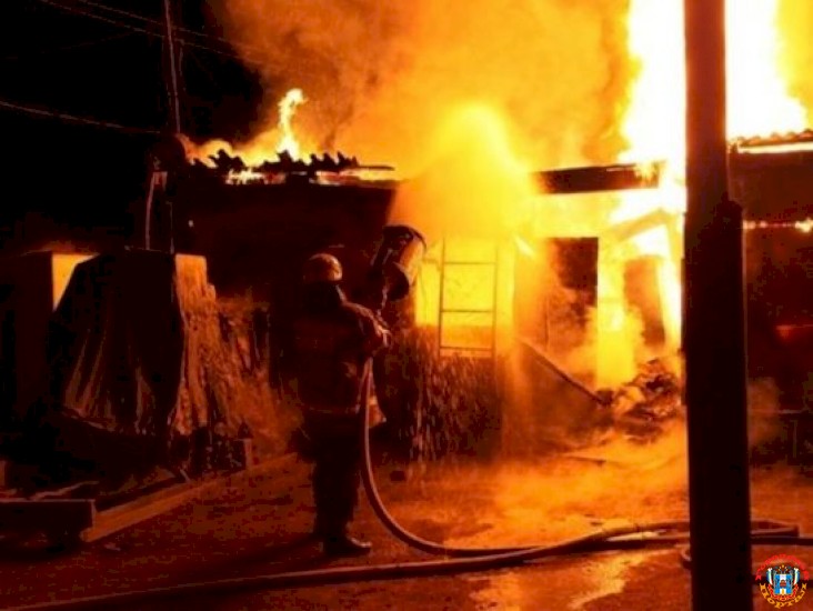 В Шахтах 61-летний мужчина погиб при пожаре в летней кухне