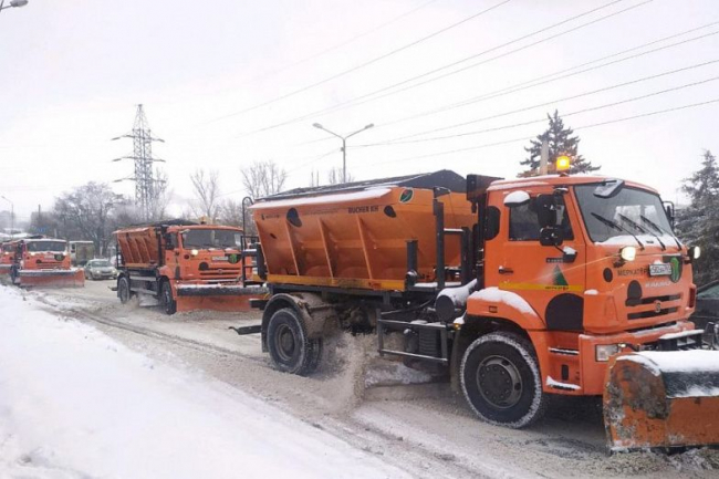 Из-за снегопада введен режим повышенной готовности: на улицы Ростова вывели 170 единиц техники