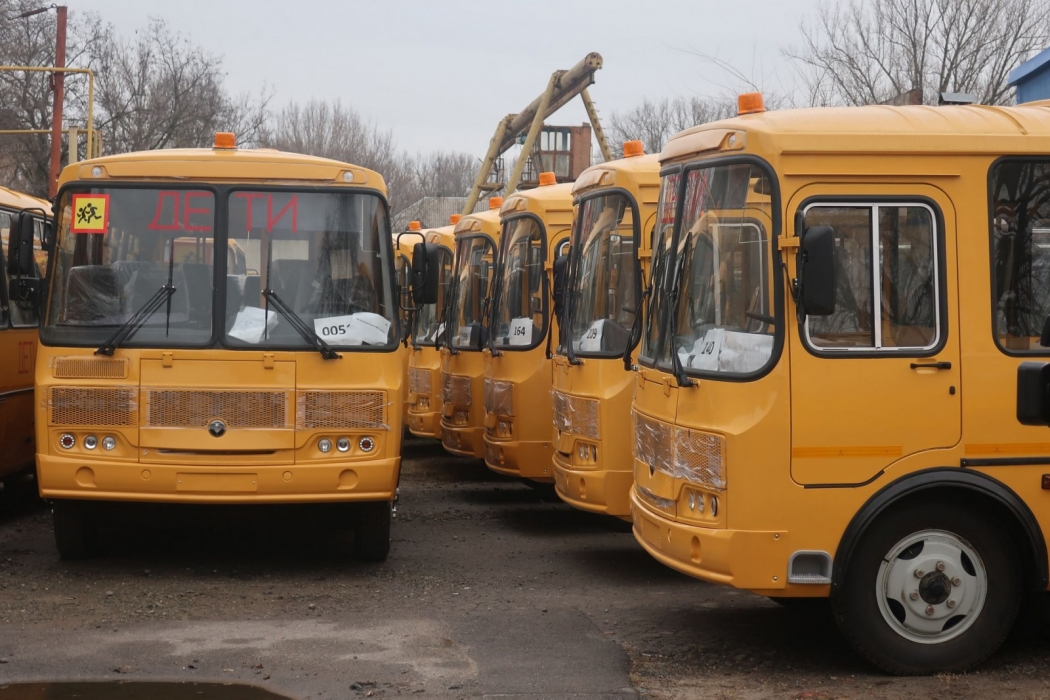 Школы в Ростовской области получили 140 новых автобусов за 380 млн рублей