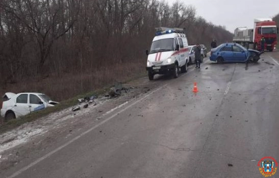 Под Новочеркасском 43-летняя женщина пострадала в ДТП, вылетев в кювет