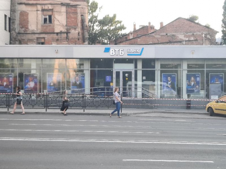 В Ростове «заминировали» отделения банка ВТБ