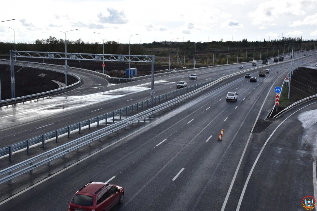 Дорожники завершают строительство транспортной развязки на трассе Ростов - Таганрог