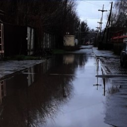 «Мы боимся, что дома уйдут под воду»: ростовчане пожаловались на нарушения при благоустройстве улицы Маршальской
