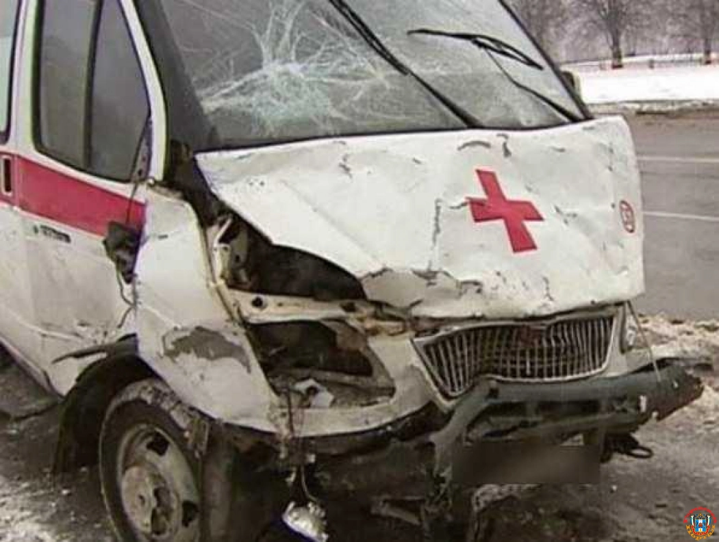 Устрашающих масштабов массовая авария с автомобилями МЧС, ГИБДД и скорой помощи произошла в Ростовской области