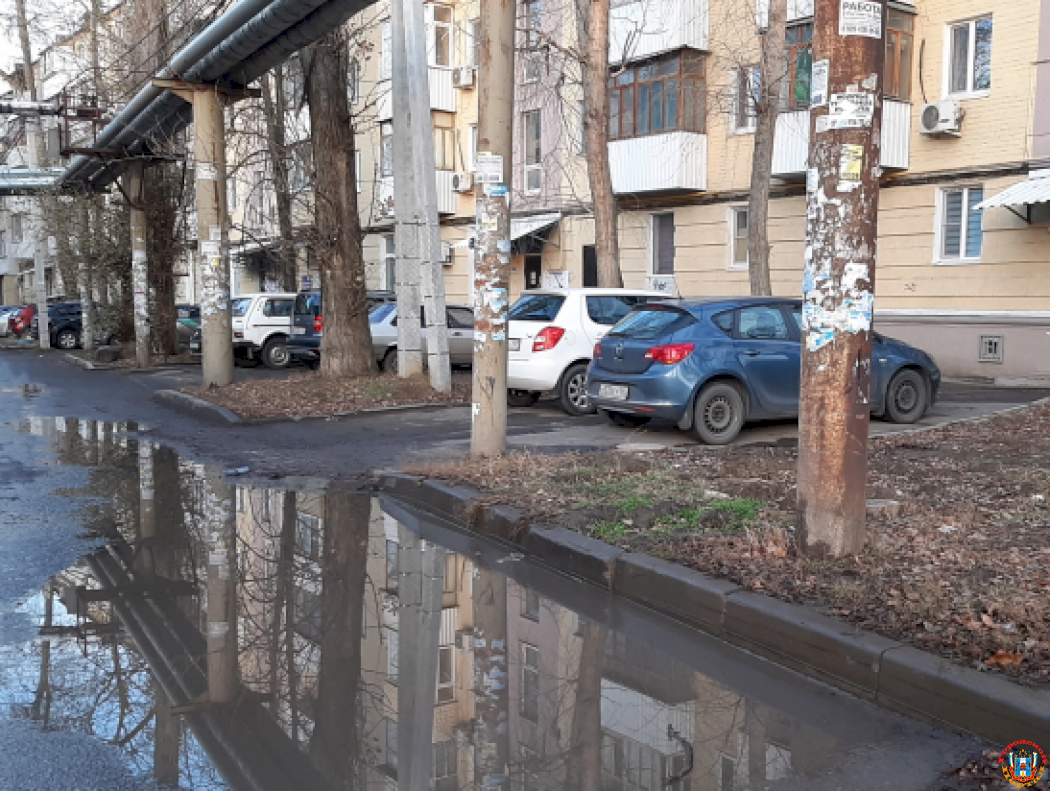 В Ростове третьи сутки затапливает переулок Днепровский