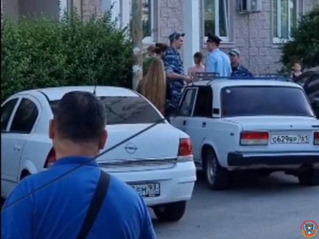В Ростове в Левенцовке многоэтажку эвакуировали из-за бесхозной сумки