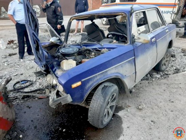 В Таганроге «Жигули» врезались в бетонный блок: есть пострадавшие