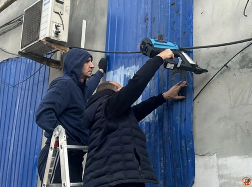 Защитные ограждения восстановили на аварийной пятиэтажке на Нариманова