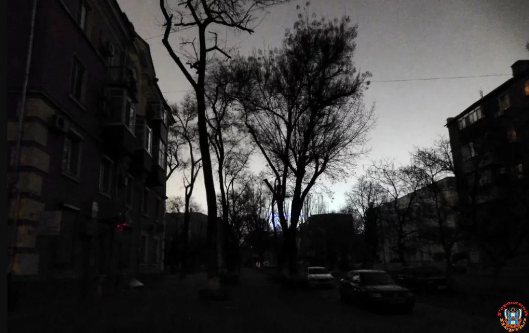Жителей в Ростове встревожили три сильных звука взрывов в ночь на 8 января
