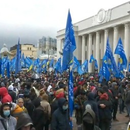 На Украине временно остановили деятельность оппозиционных партий
