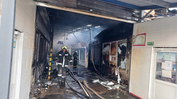 Пожар на рынке Владивостока вызвал транспортный коллапс