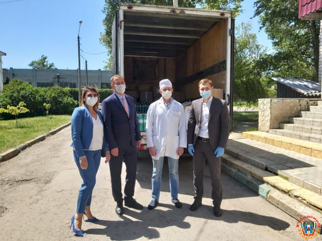 В Ростовской области ЕР направила партийные взносы на помощь врачам. В Ростовской области ЕР направила партийные взносы на помощь врачам.