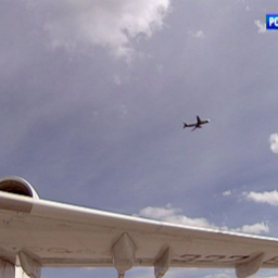 Самолет Бе-200 МЧС России, который накануне вылетел из Ростова, продолжает тушить пожары в Абхазии