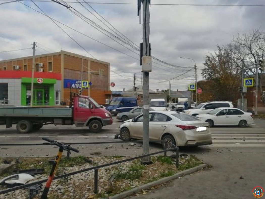 В ДТП на Мадояна в Ростове пострадали два автомобилиста
