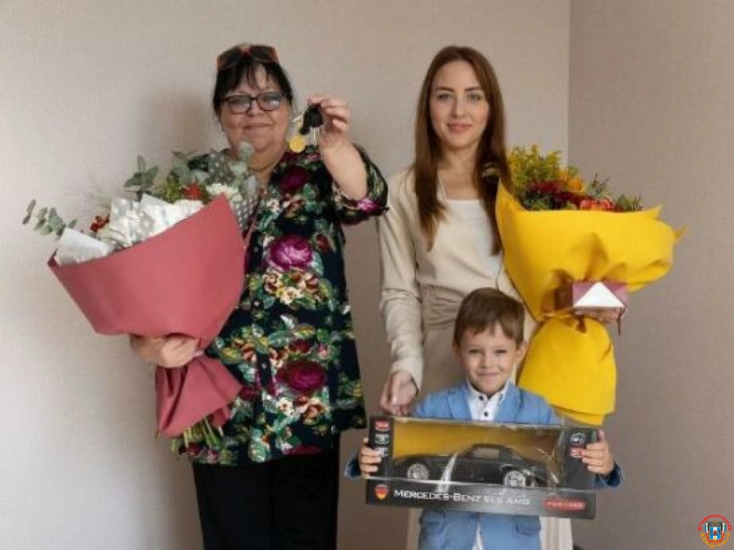Алексей Логвиненко: Еще одна семья из аварийного дома получила новое жилье в Ростове