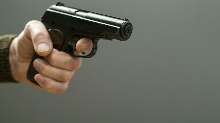 Подросток стрелял из пневматического пистолета в школьной раздевалке