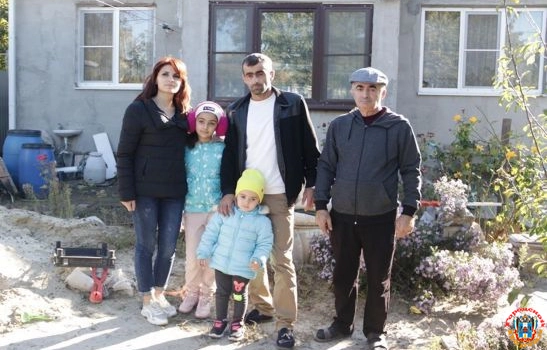 В Азове семья с маленькими детьми окажется на улице посреди зимы