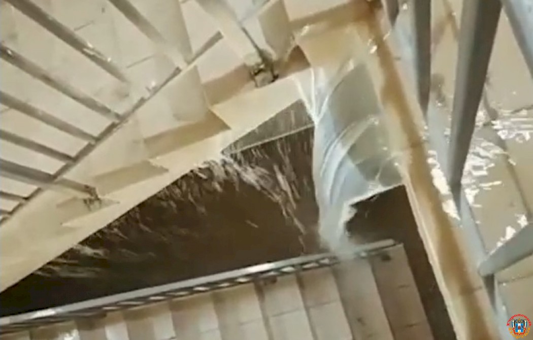 В Ростове из-за прорыва канализации затопило лифты и парковку в доме ЖК «Северные высотки»
