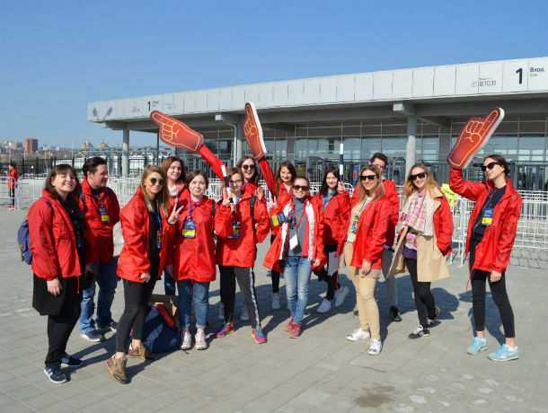 Неоценимую поддержку во время первого матча на «Ростов-арене» оказали волонтеры ДГТУ
