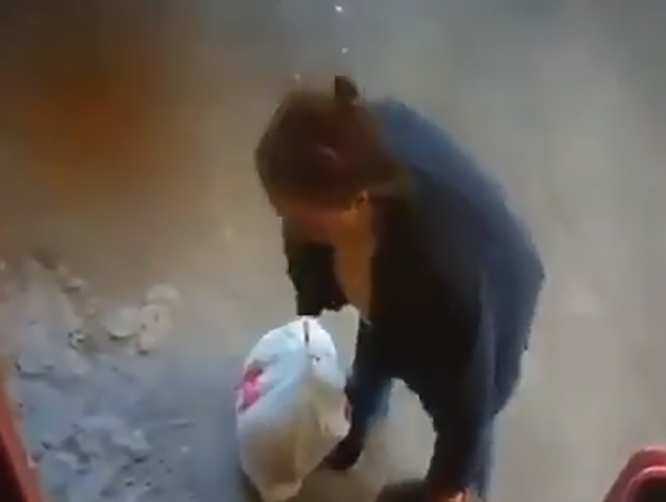 Грязнуля, выбросившая мусор под фитнес клубом, взбесила ростовчан на видео