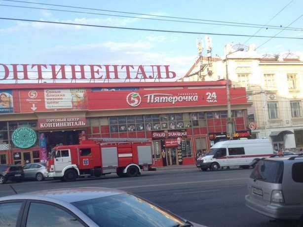В Ростове из ТЦ "Континенталь" срочно эвакуировали посетителей и работников В Ростове из ТЦ "Континенталь" срочно эвакуировали посетителей и работников