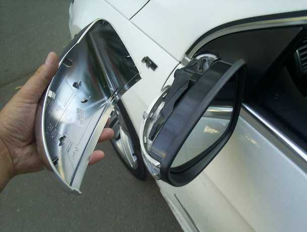 Дорогие боковые зеркала за 100 тысяч рублей снял с припаркованного во дворе Lexus молодой ростовчанин