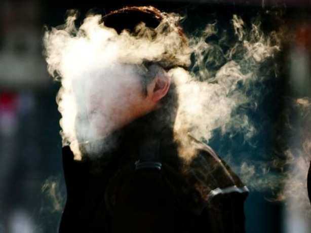 Заядлых курильщиков Ростова напугают гниющими легкими и жутким анализом крови