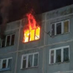 Отравление угарным газом получили девятилетний мальчик и его мама при пожаре в ростовской многоэтажке