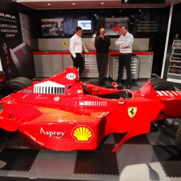 Болид Шумахера Ferrari F300 выставлен на аукцион