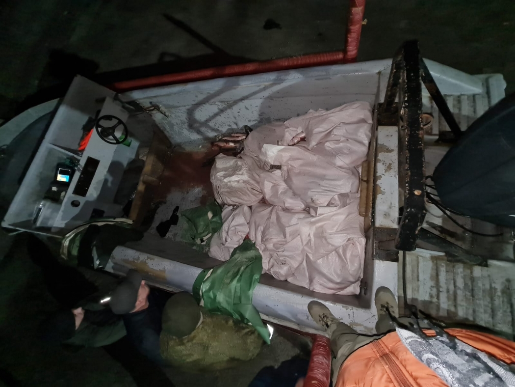 Погоня донских пограничников за браконьерами попала на видео в Ростовской области
