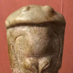 Ростовчанин продает статуэтку пришельца за полмиллиона рублей