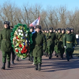 В районах донской столицы состоялись торжественные возложения венков и цветов