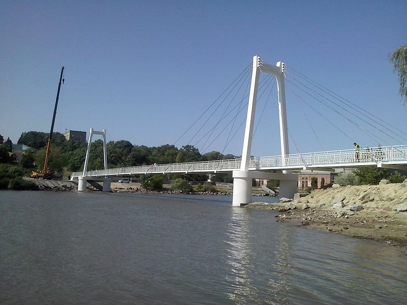 «Белый лебедь» реки Азовка: история необычного моста в Ростовской области