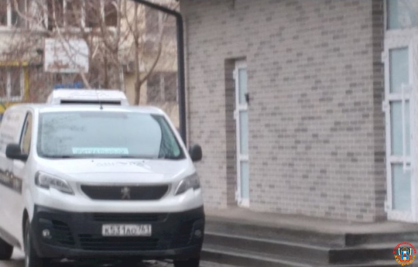 «Дети боятся выходить на улицу»: в Ростове рядом с детской площадкой открыли подпольный магазин ритуальных услуг