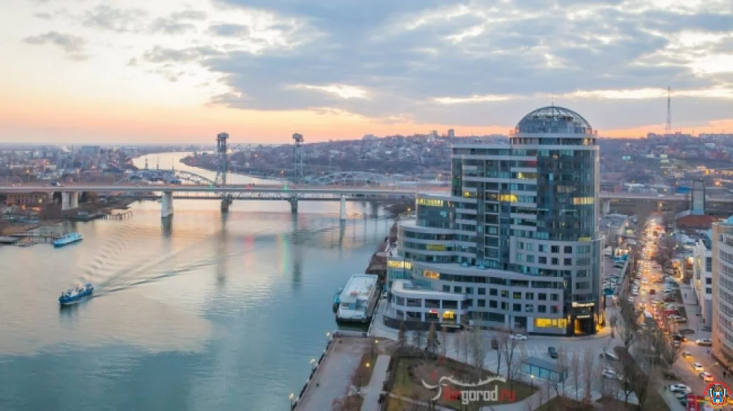 С сегодняшнего дня на Дону начали выдавать льготные продуктовые наборы для школьников С сегодняшнего дня на Дону начали выдавать льготные продуктовые наборы для школьников