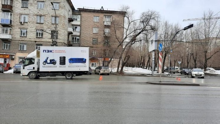 В Новосибирске водитель грузовика сбил ребенка