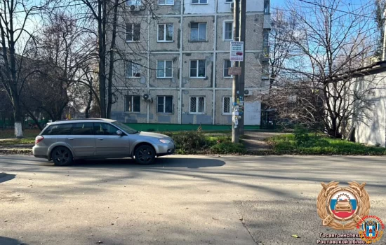 7-летнюю девочку во дворе дома сбил водитель Subaru в Ростове