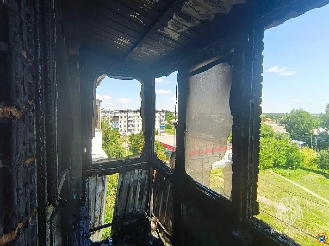 Взрыв на балконе в Зверево: молодой хозяин квартиры получил ожоги, пытаясь потушить пламя Взрыв на балконе в Зверево: молодой хозяин квартиры получил ожоги, пытаясь потушить пламя