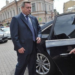 На перевозки чиновников и депутатов в бюджет Ростовской области на 2020 год заложили 430 млн рублей