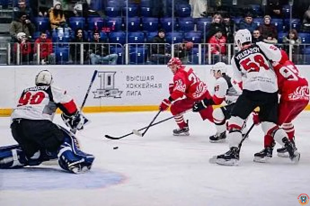 Крылья опустились, хвост поджат